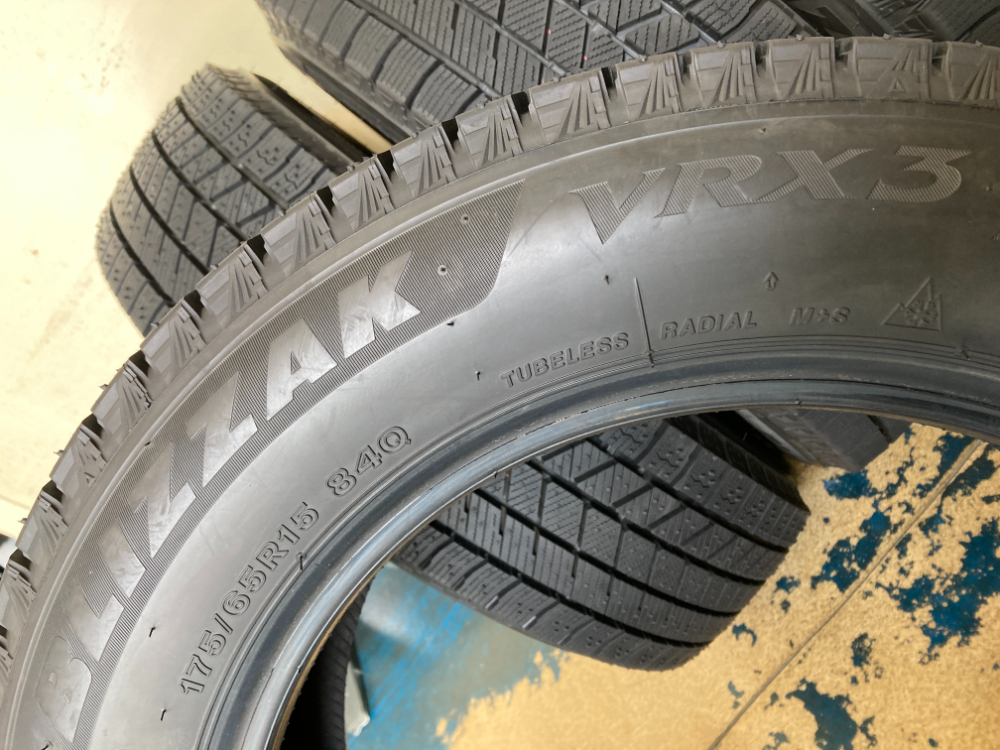 完売)中古極上品 21年製 ☆175/65R15 84Q ブリヂストン VRX3 4本新品時